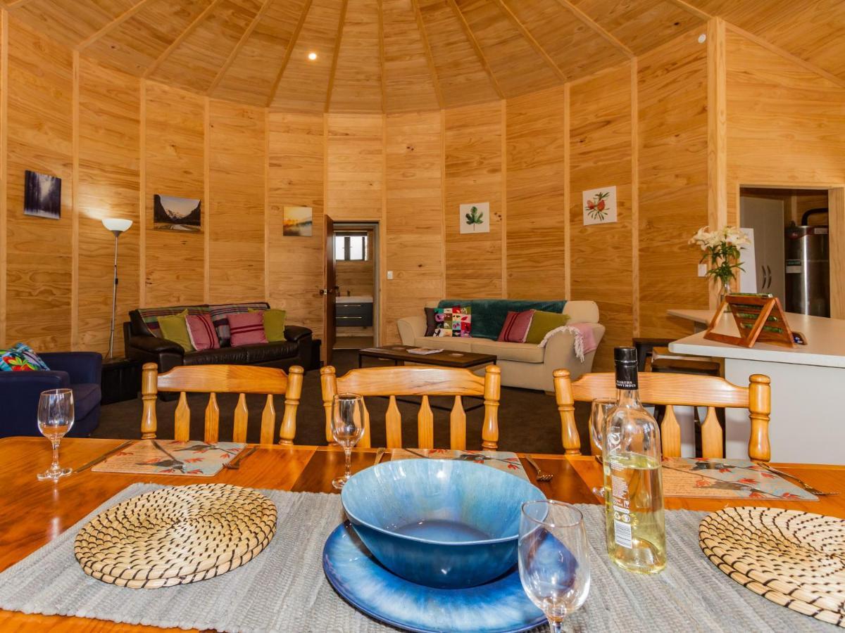 The Snowglobe - Ohakune Modern Yurt Style Chalet Exterior foto